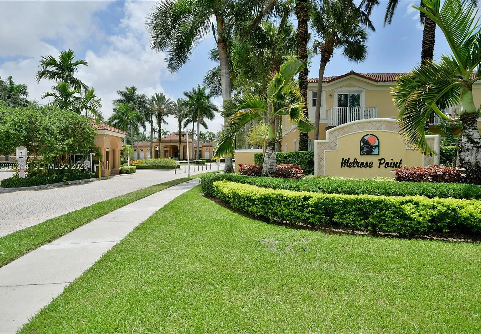 Melrose Point Condo — Photo 1