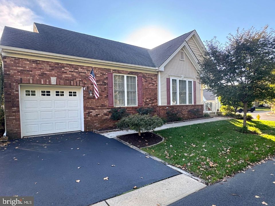 1st image of 52 Goldfinch Dr
