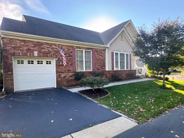 52 Goldfinch Dr, Hamilton, NJ 08690