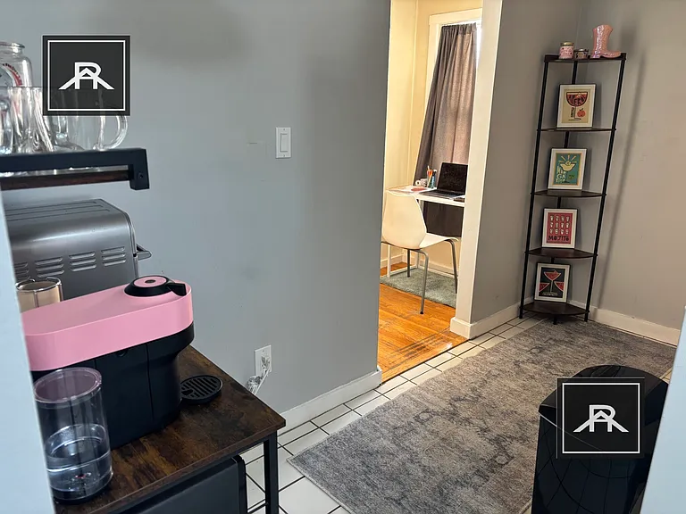 527 E 3rd St #3F — Photo 7