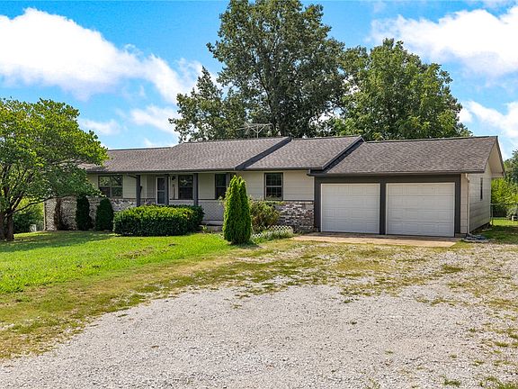 4th image of 2424 Rock Springs Rd