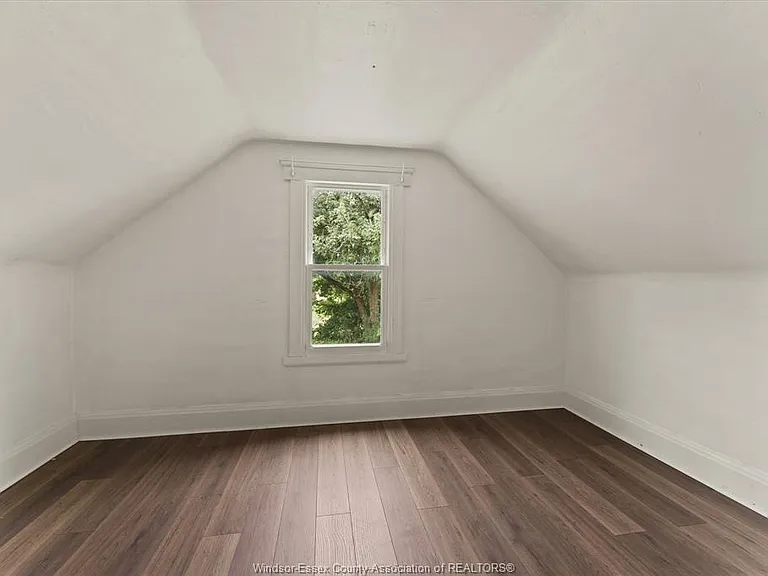 1533 Alexis Rd — Photo 23