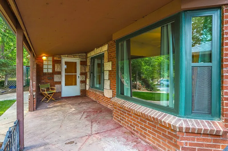 3 bed, 2.0 bath, 1237 sqft, $2,995 — Photo 2