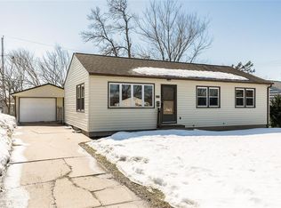 1727 Arizona Ave NE, Cedar Rapids, IA 52402