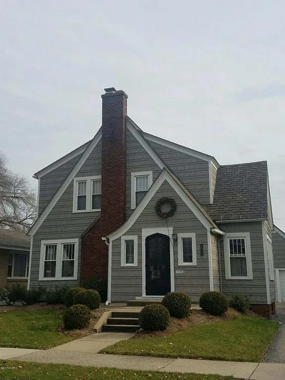 2515 Thayer Dr photo 1