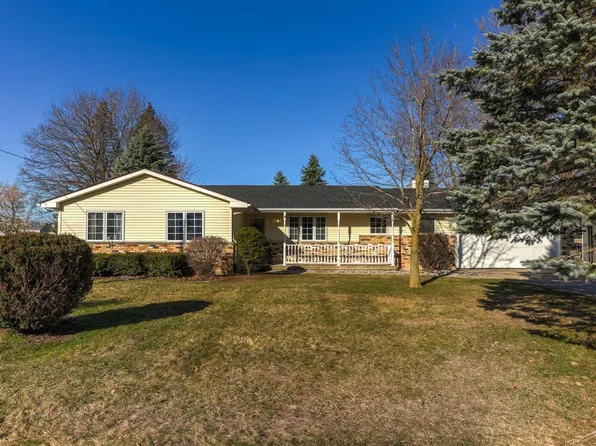 4201 Meadowbrook Dr, Freeland, MI 48623