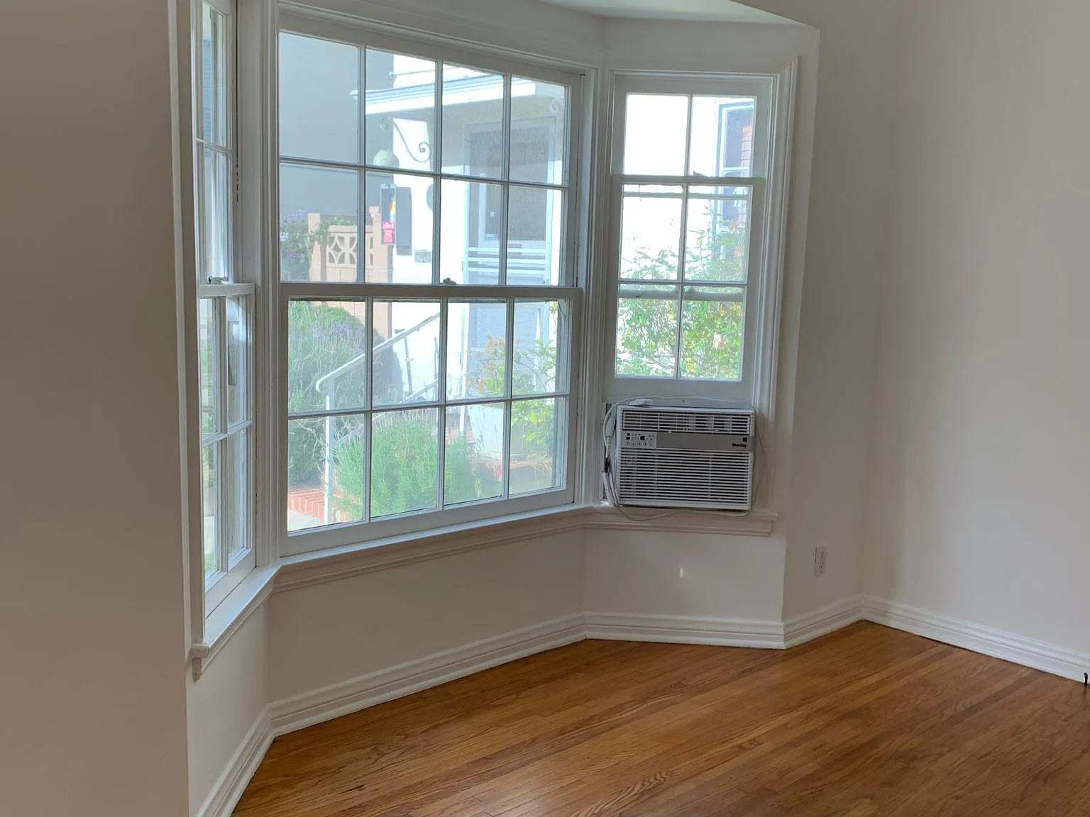 1640 Malcolm Ave — Photo 3