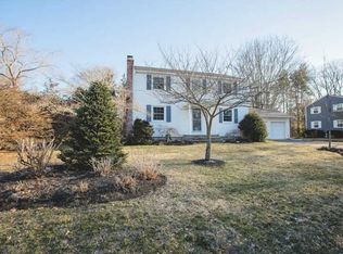 10 Wedgewood Ln, Barrington, RI 02806