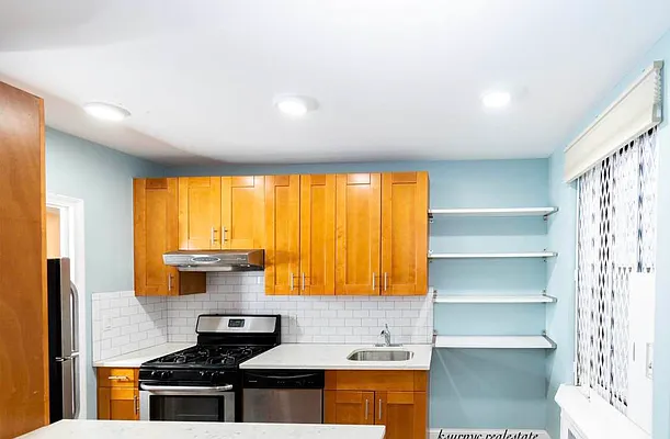 Rented by RealTegrity NY LLC | media 23