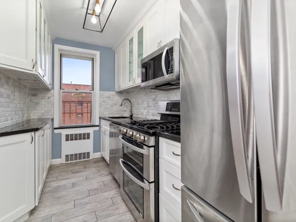 67-11 Yellowstone Boulevard image 1 of 7