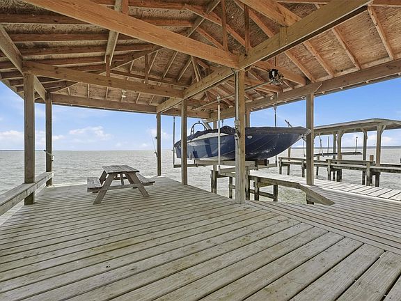 3rd image of 281 Fishermans Bend Dr