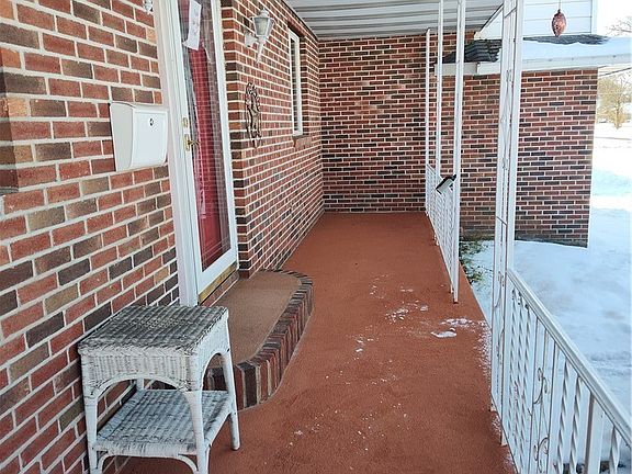 5th image of 1610 N George St