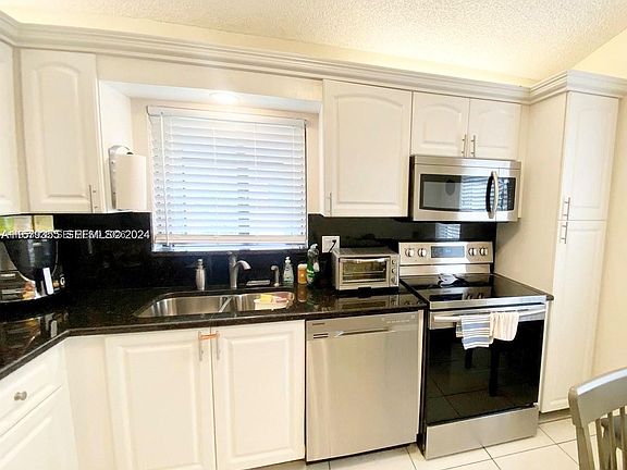 4th image of 8089 Sweetbriar Way