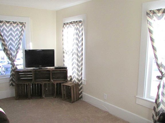 3rd image of 602 Violet Ave