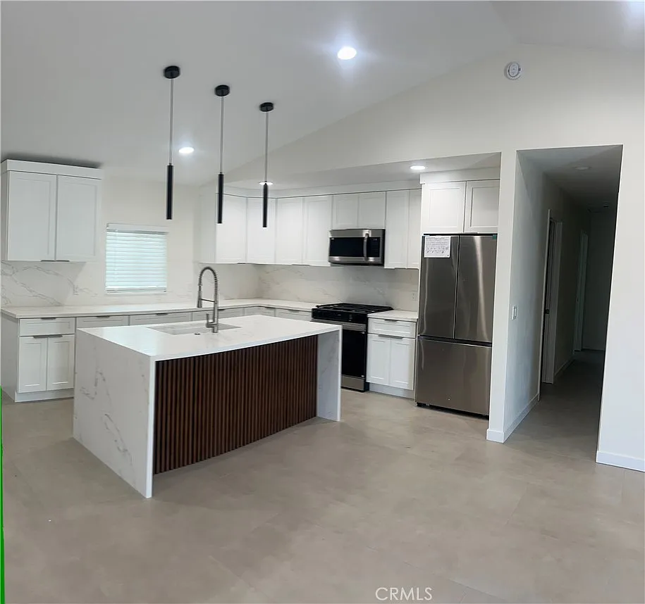 7 bed, 2461 sqft, $5,450 — Photo 3