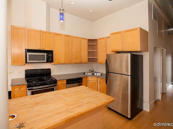 5th image of 1547 N Milwaukee Ave