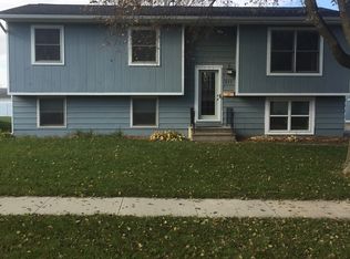 211 23rd St NW, Waverly, IA 50677