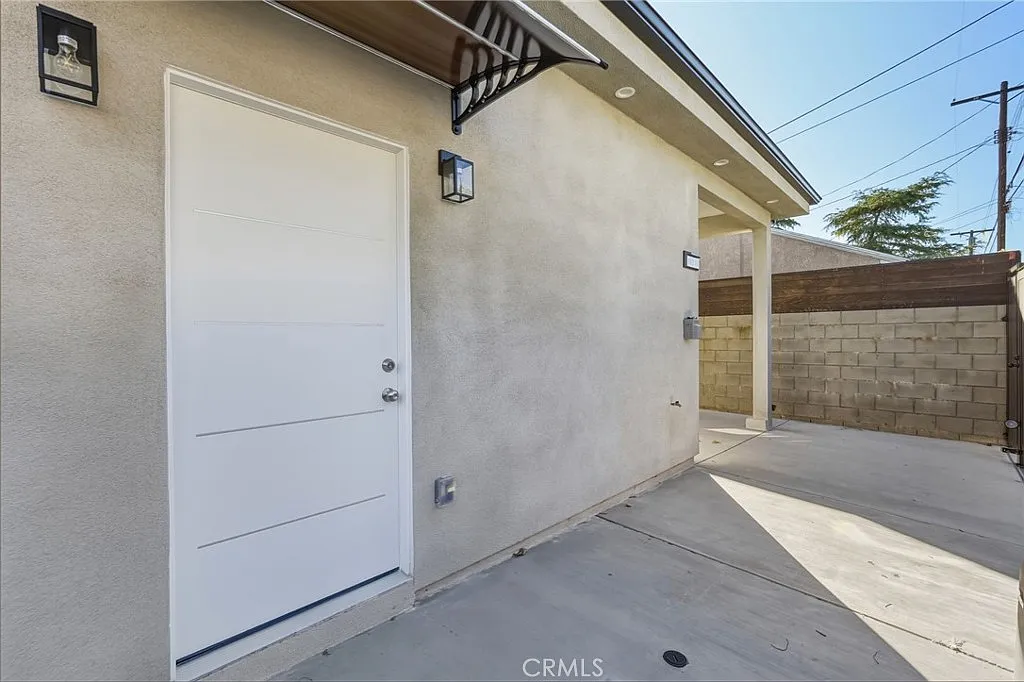 3 bed, 1200 sqft, $3,500 — Photo 3