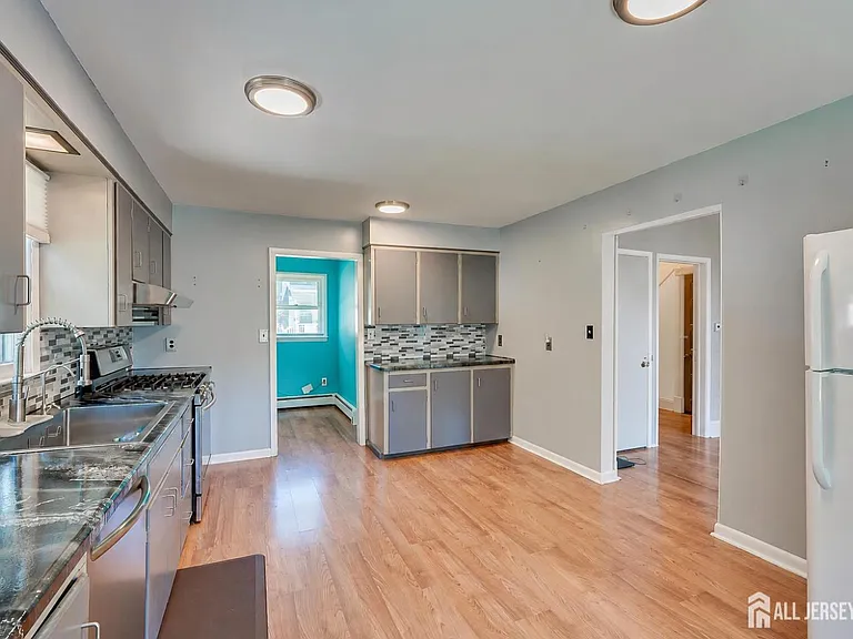10 Jeff St — Photo 13