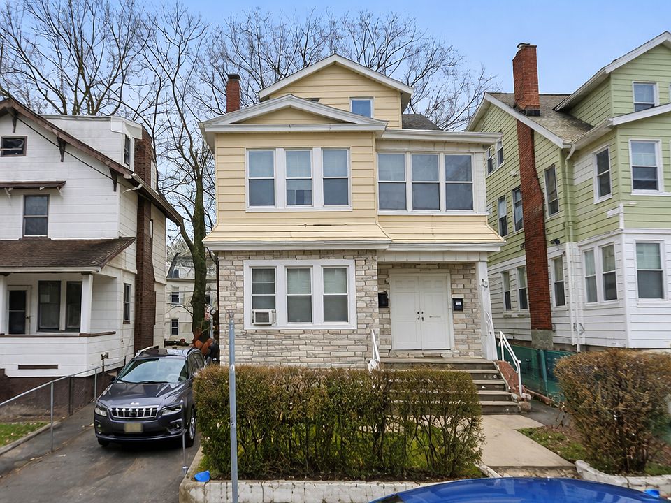 1st image of 140 Shephard Ave Floor 3