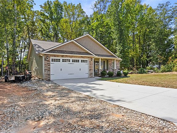 2nd image of 1008 Saluda Dr