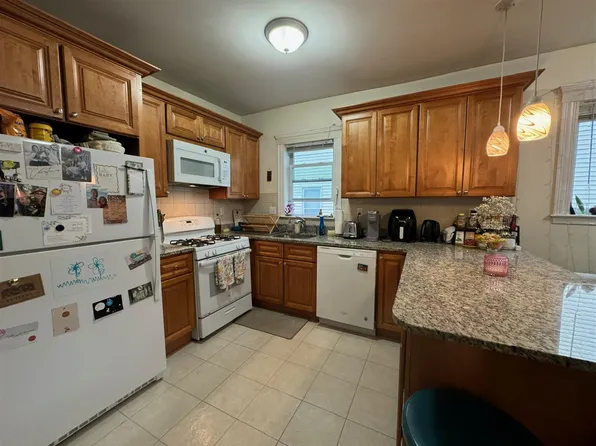 33 Belknap St #1, Somerville, MA 02144