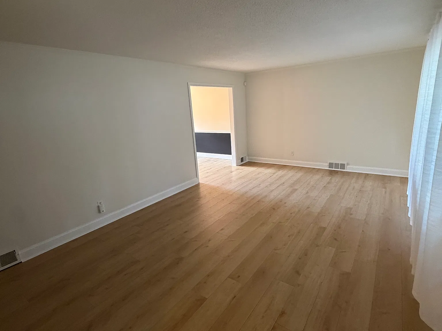 3 bed, 1200 sqft, $2,850 — Photo 4