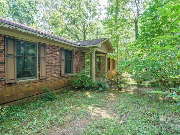 1729 Brentwood Dr, Newton, NC 28658