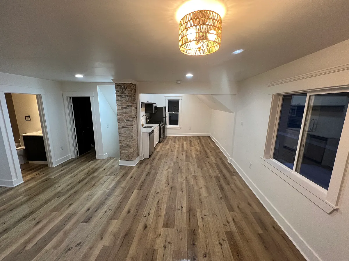 Building Photo - 1407 Center St #B