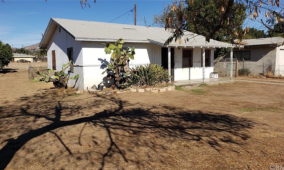 1st image of 24716 Dracaea Ave