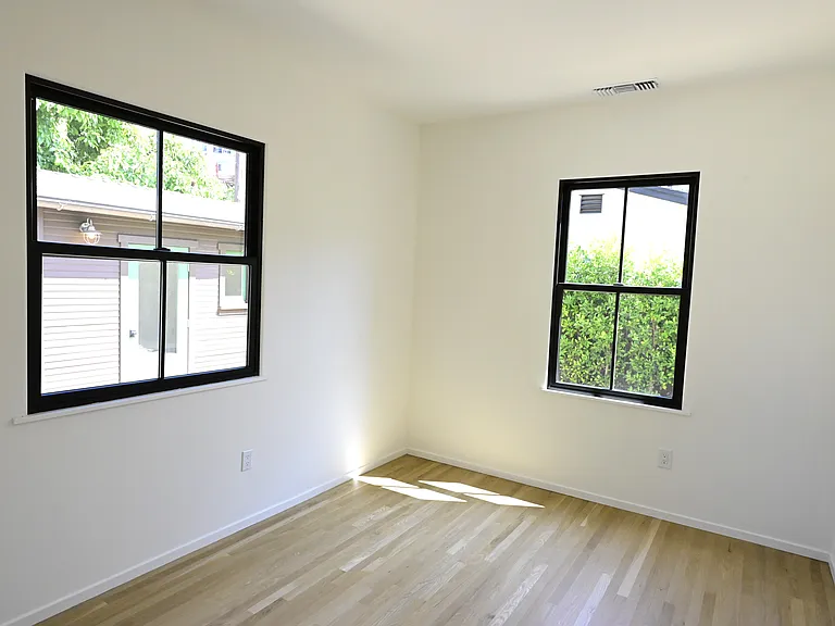 1964 Addison Way — Photo 16