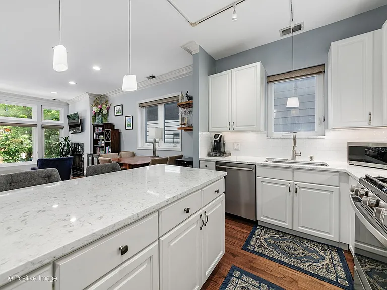 2735 N Kenmore Ave #2 — Photo 9