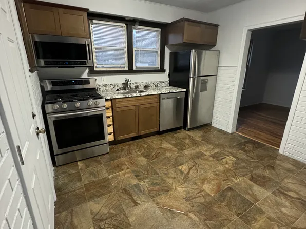 27551 Pembroke St, Livonia, MI 48152