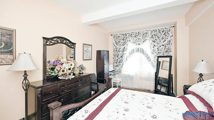 Sold by Moda Realty | media 15