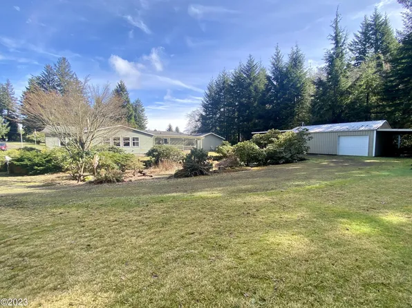865 SE Home Port Ln, Waldport, OR 97394