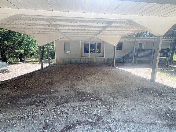 3rd image of 1038 Sandy Oaks Rd