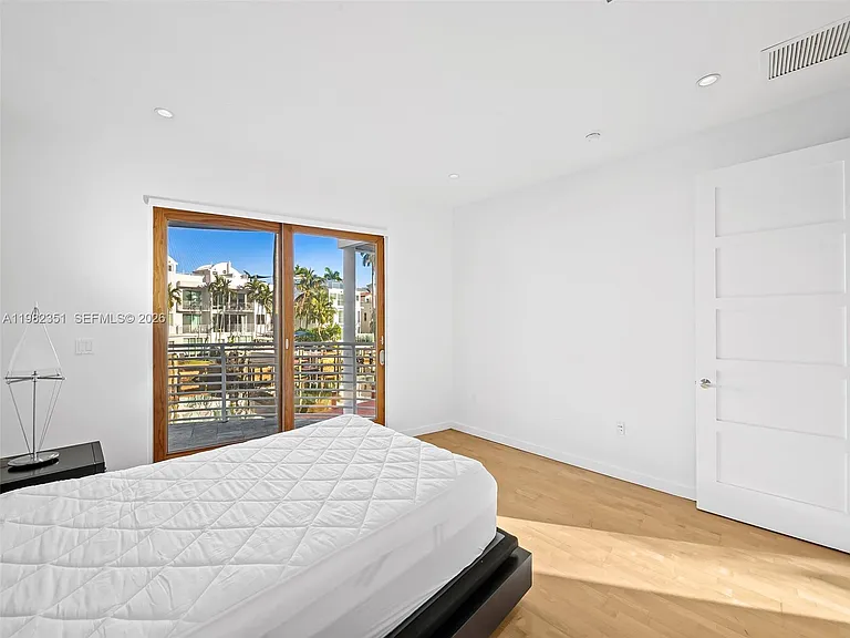 450 Victoria Ter — Photo 26