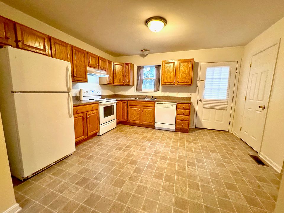 70 Blettner Ave., Unit #9 -- Kitchen
