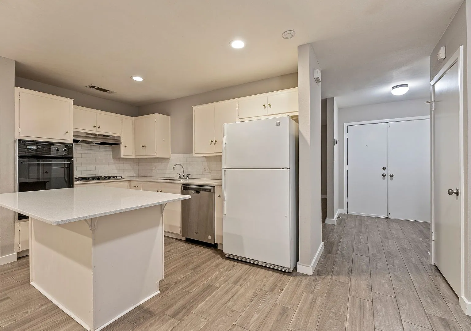 Beautiful 4 Bedroom, 2 Bathroom home in Northeast Austin, near Windsor Park — Photo 2