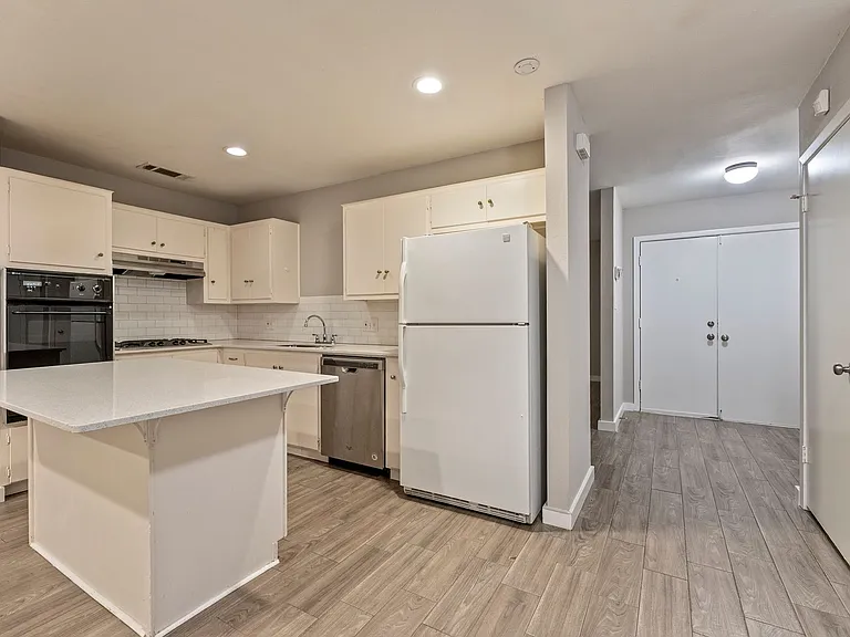 7004 Bryn Mawr Cv — Photo 2