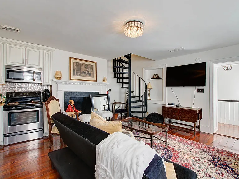 342 King St #B — Photo 13