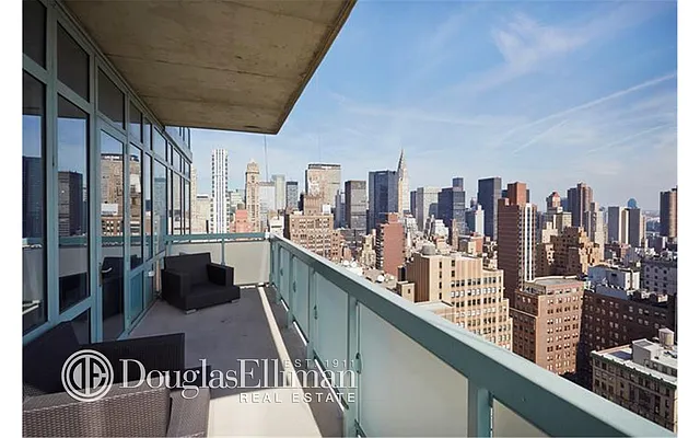 Rented by Douglas Elliman | media 16