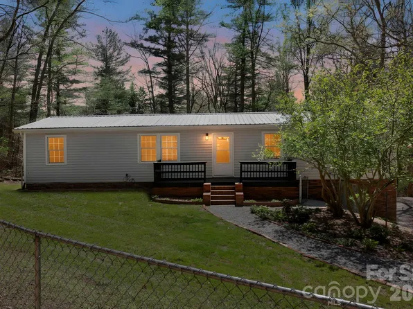 5 Country Rd, Hendersonville, NC 28791