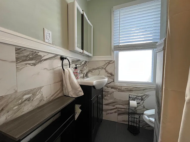 105 N Windsor Ave — Photo 8
