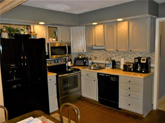 2nd image of 5952 Oakbrook Ln #1-C