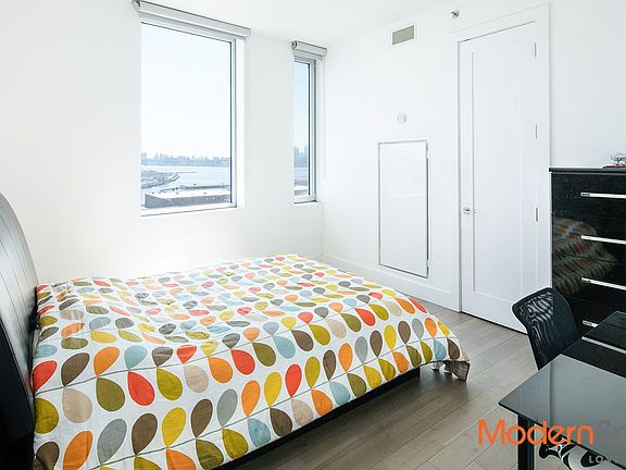 4th image of 5-19 Borden Ave #9M