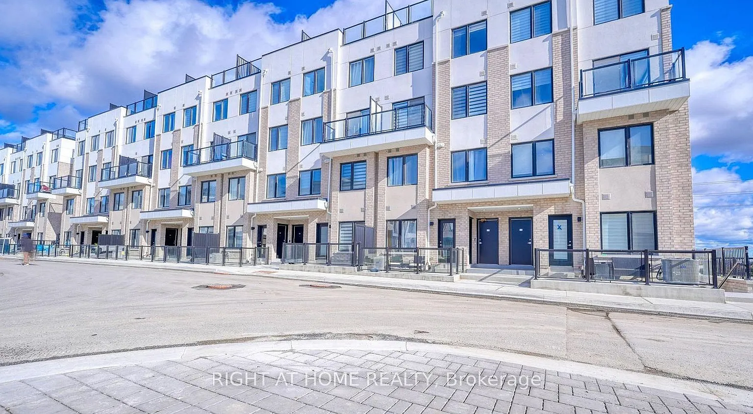 3 bed, $2,700 — Photo 1