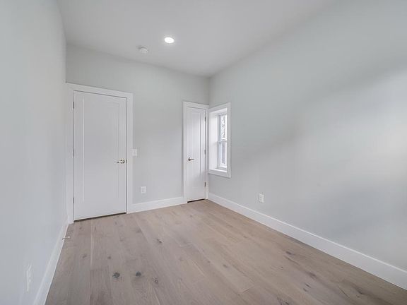 4th image of 1903 N Taylor St