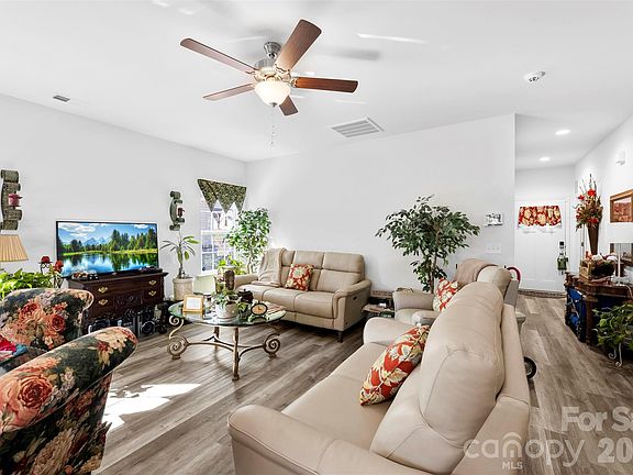 4th image of 304 Linwood Rd