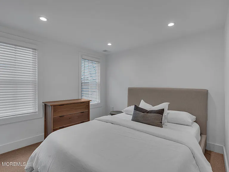 64 Webb Ave — Photo 14